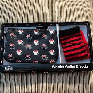 Disney Minnie Mouse Wristlet and Sock Set BNIB